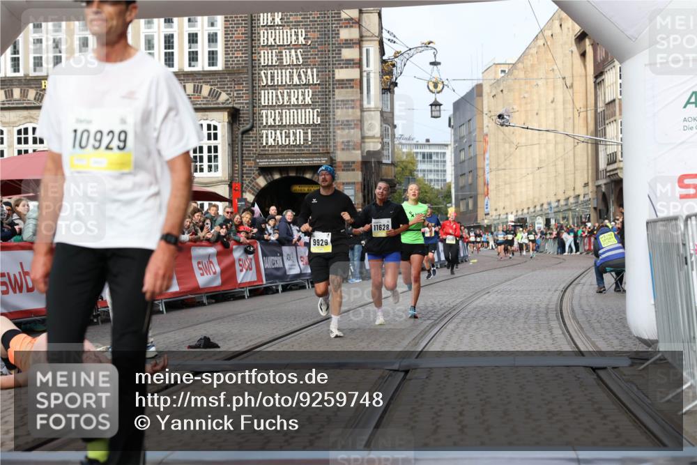 05.10.2025 - 20. swb-Marathon Bremen Yannick Fuchs http://msf.ph/oto/9259748 05.10.2025 10:48:00 Ziel 9929, 10089, 10382, 10601, 10929, 11628 meine-sportfotos.de