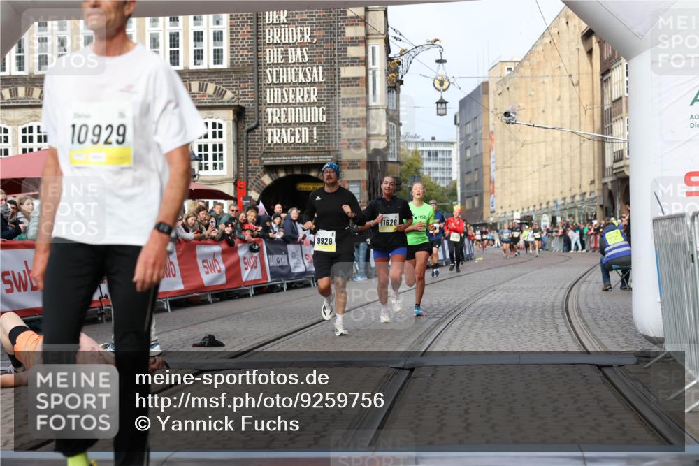 05.10.2025 - 20. swb-Marathon Bremen Yannick Fuchs http://msf.ph/oto/9259756 05.10.2025 10:48:00 Ziel 9929, 10089, 10382, 10601, 10929, 11628 meine-sportfotos.de