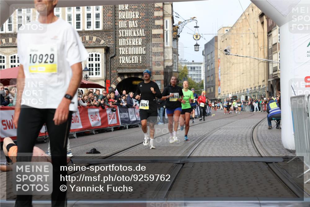 05.10.2025 - 20. swb-Marathon Bremen Yannick Fuchs http://msf.ph/oto/9259762 05.10.2025 10:48:00 Ziel 9929, 10089, 10382, 10601, 10929, 11628 meine-sportfotos.de