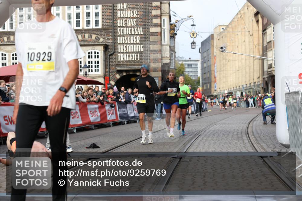 05.10.2025 - 20. swb-Marathon Bremen Yannick Fuchs http://msf.ph/oto/9259769 05.10.2025 10:48:00 Ziel 9929, 10089, 10382, 10601, 10929, 11628 meine-sportfotos.de