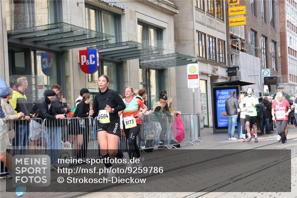 05.10.2025 - 20. swb-Marathon Bremen Strokosch-Dieckow http://msf.ph/oto/9259786 05.10.2025 11:00:05 Ziel 7177, 7178, 7215, 9173, 9177, 9271, 9495, 9531, 9672, 10063, 10067, 10071, 10079, 10217, 10345, 10406, 10492, 10504, 10794, 10889, 10919, 10930, 10985, 11003, 11050, 11063, 11071, 11162, 11255, 11263, 11424, 11511, 11534, 11595, 11610, 11619, 11699, 7177, 7178, 7215, 9173, 9177, 9271, 9495, 9531, 9672, 10063, 10067, 10071, 10079, 10217, 10345, 10406, 10492, 10504, 10794, 10889, 10919, 10930, 10985, 11003, 11050, 11063, 11071, 11162, 11255, 11263, 11424, 11511 meine-sportfotos.de