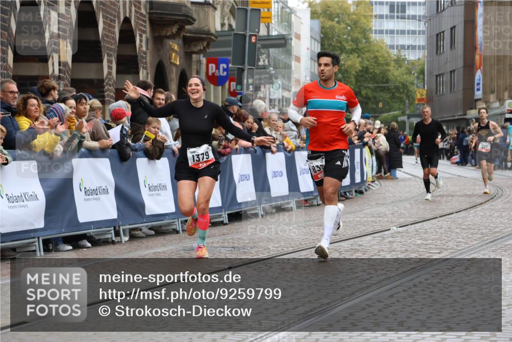 05.10.2025 - 20. swb-Marathon Bremen Strokosch-Dieckow http://msf.ph/oto/9259799 05.10.2025 12:56:16 Ziel 221, 1379, 1833, 2135, 3707 meine-sportfotos.de