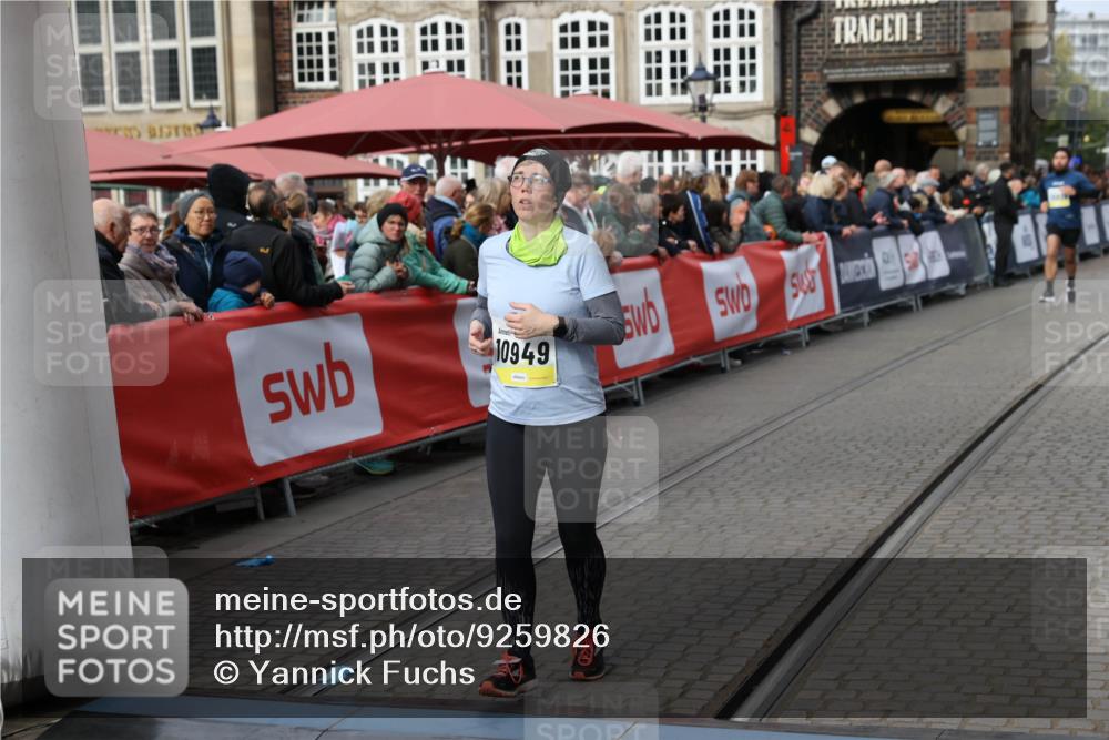 05.10.2025 - 20. swb-Marathon Bremen Yannick Fuchs http://msf.ph/oto/9259826 05.10.2025 11:18:04 Ziel 10949 meine-sportfotos.de