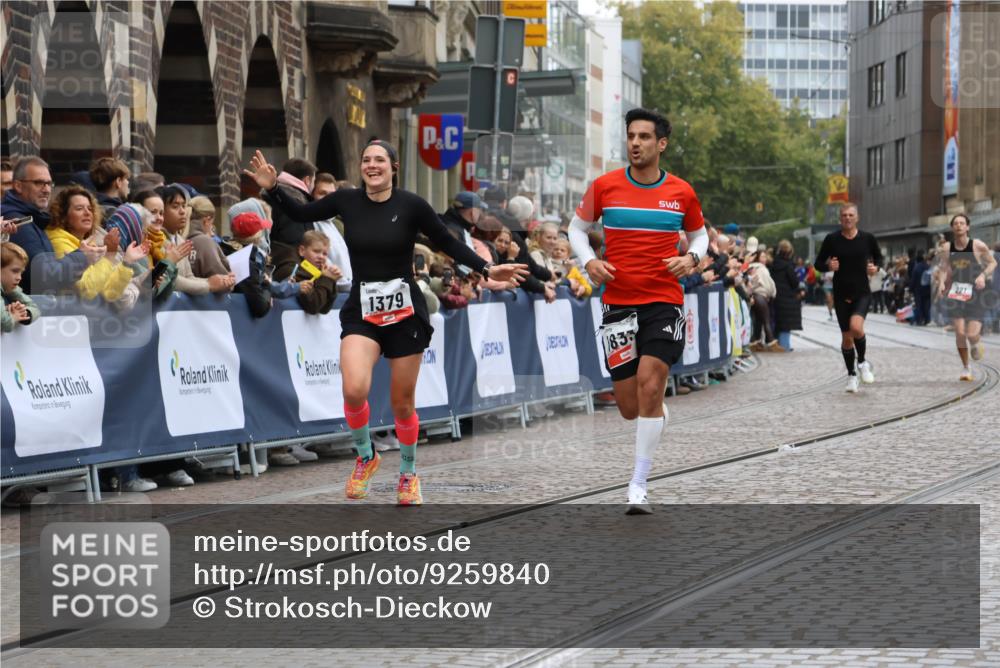 05.10.2025 - 20. swb-Marathon Bremen Strokosch-Dieckow http://msf.ph/oto/9259840 05.10.2025 12:56:16 Ziel 221, 1379, 1833, 2135, 3707 meine-sportfotos.de