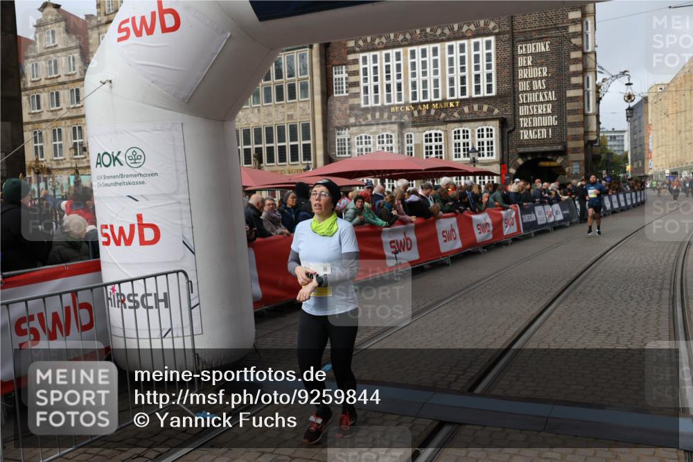 05.10.2025 - 20. swb-Marathon Bremen Yannick Fuchs http://msf.ph/oto/9259844 05.10.2025 11:18:05 Ziel 10949 meine-sportfotos.de