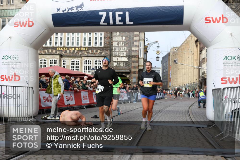 05.10.2025 - 20. swb-Marathon Bremen Yannick Fuchs http://msf.ph/oto/9259855 05.10.2025 10:48:02 Ziel 9929, 10089, 10929, 11187, 11628 meine-sportfotos.de