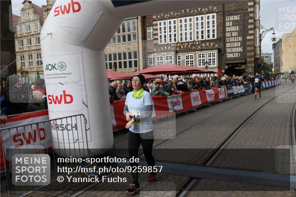 05.10.2025 - 20. swb-Marathon Bremen Yannick Fuchs http://msf.ph/oto/9259857 05.10.2025 11:18:05 Ziel 10949 meine-sportfotos.de