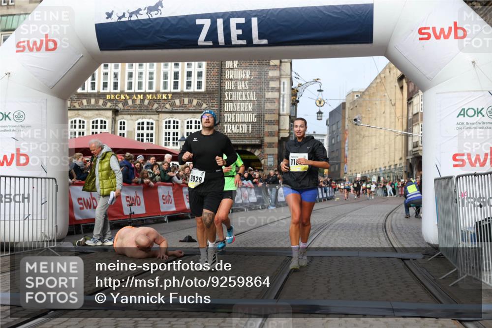 05.10.2025 - 20. swb-Marathon Bremen Yannick Fuchs http://msf.ph/oto/9259864 05.10.2025 10:48:02 Ziel 9929, 10089, 10929, 11187, 11628 meine-sportfotos.de