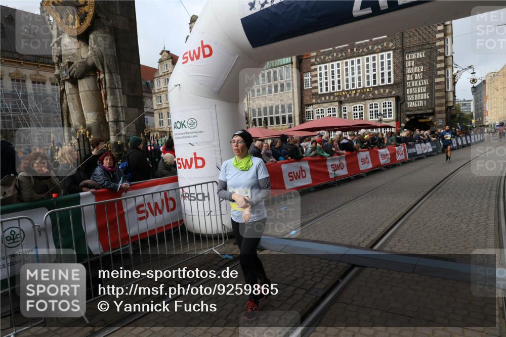 05.10.2025 - 20. swb-Marathon Bremen Yannick Fuchs http://msf.ph/oto/9259865 05.10.2025 11:18:05 Ziel 10949 meine-sportfotos.de