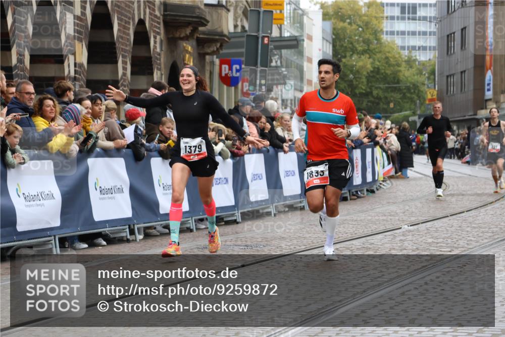 05.10.2025 - 20. swb-Marathon Bremen Strokosch-Dieckow http://msf.ph/oto/9259872 05.10.2025 12:56:17 Ziel 221, 728, 1379, 1833, 2135 meine-sportfotos.de
