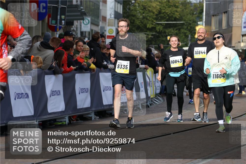 05.10.2025 - 20. swb-Marathon Bremen Strokosch-Dieckow http://msf.ph/oto/9259874 05.10.2025 11:05:35 Ziel 7654, 9210, 9335, 9419, 9752, 10426, 10437, 10843, 10844, 10999, 11164, 11604, 11676, 11681 meine-sportfotos.de
