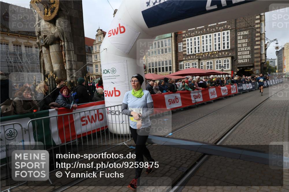 05.10.2025 - 20. swb-Marathon Bremen Yannick Fuchs http://msf.ph/oto/9259875 05.10.2025 11:18:05 Ziel 10949 meine-sportfotos.de