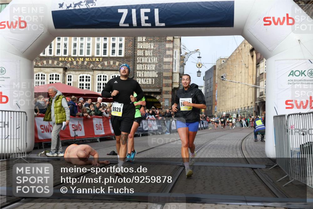 05.10.2025 - 20. swb-Marathon Bremen Yannick Fuchs http://msf.ph/oto/9259878 05.10.2025 10:48:02 Ziel 9929, 10089, 10929, 11187, 11628 meine-sportfotos.de
