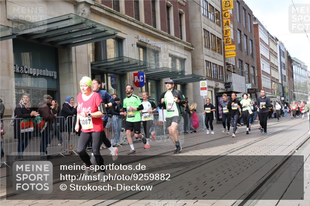 05.10.2025 - 20. swb-Marathon Bremen Strokosch-Dieckow http://msf.ph/oto/9259882 05.10.2025 11:00:09 Ziel 7178, 7215, 9173, 9177, 9271, 9272, 9495, 9531, 10063, 10067, 10071, 10079, 10217, 10406, 10492, 10504, 10518, 10794, 10930, 11003, 11034, 11063, 11071, 11162, 11255, 11263, 11424, 11511, 11534, 11595, 11610, 11619, 11699, 7178, 7215, 9173, 9177, 9271, 9272, 9495, 9531, 10063, 10067, 10071, 10079, 10217, 10406, 10492, 10504, 10518, 10794, 10930, 11003, 11034, 11063, 11071, 11162, 11255, 11263, 11424, 11511 meine-sportfotos.de