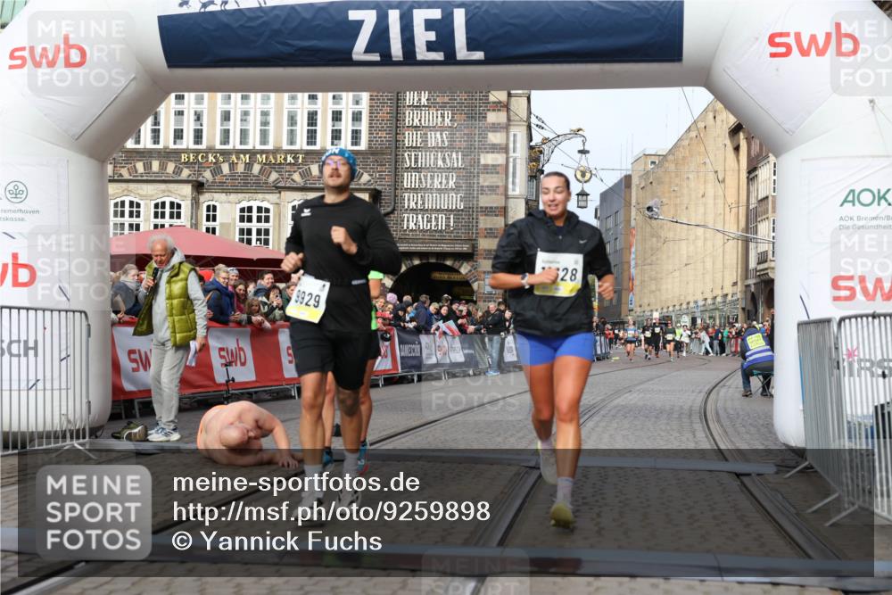 05.10.2025 - 20. swb-Marathon Bremen Yannick Fuchs http://msf.ph/oto/9259898 05.10.2025 10:48:02 Ziel 9929, 10089, 10929, 11187, 11628 meine-sportfotos.de
