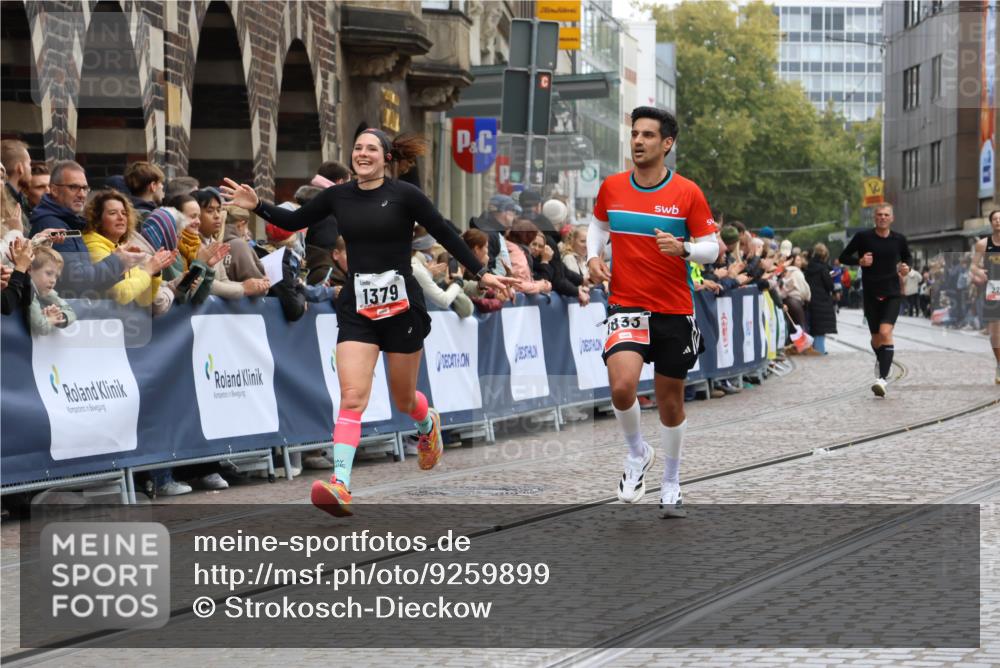 05.10.2025 - 20. swb-Marathon Bremen Strokosch-Dieckow http://msf.ph/oto/9259899 05.10.2025 12:56:17 Ziel 221, 728, 1379, 1833, 2135 meine-sportfotos.de