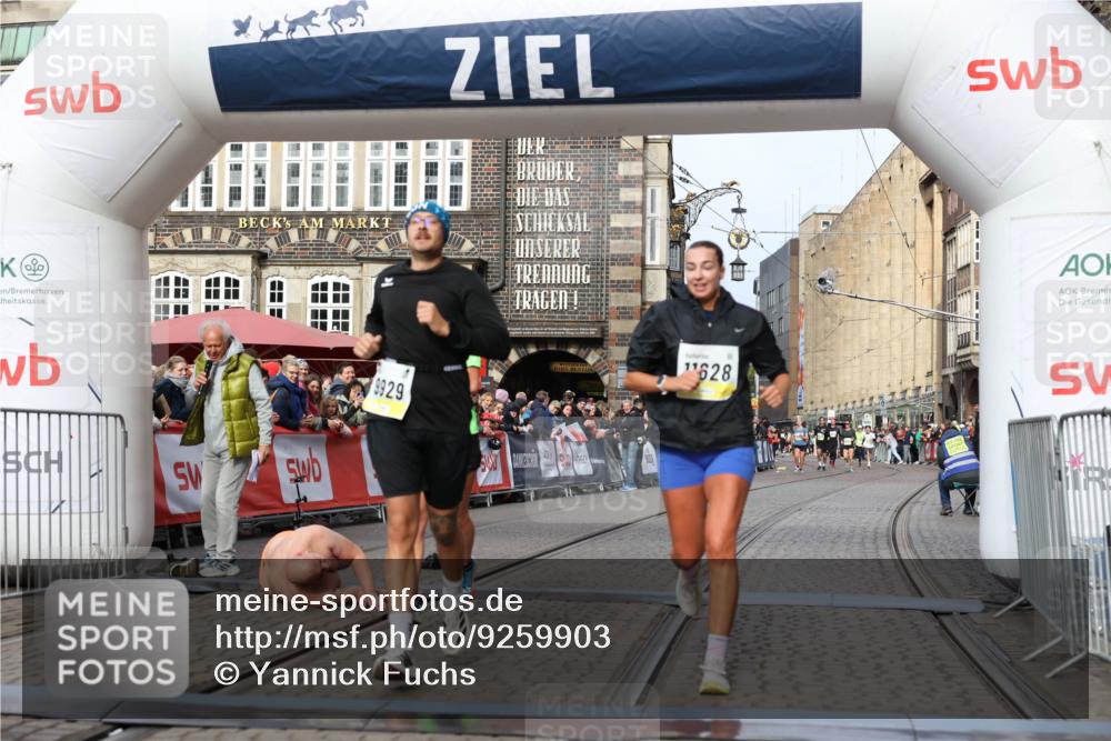 05.10.2025 - 20. swb-Marathon Bremen Yannick Fuchs http://msf.ph/oto/9259903 05.10.2025 10:48:02 Ziel 9929, 10089, 10929, 11187, 11628 meine-sportfotos.de