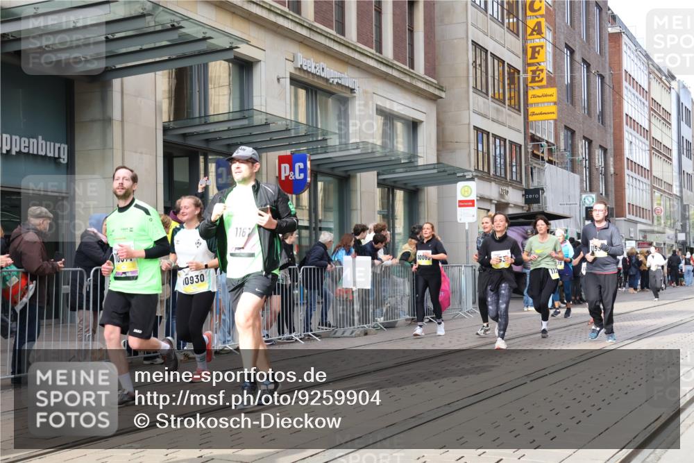 05.10.2025 - 20. swb-Marathon Bremen Strokosch-Dieckow http://msf.ph/oto/9259904 05.10.2025 11:00:10 Ziel 7178, 7215, 9173, 9177, 9271, 9272, 9531, 9858, 10063, 10067, 10071, 10079, 10217, 10406, 10492, 10504, 10518, 10794, 10930, 11003, 11034, 11063, 11071, 11162, 11255, 11263, 11424, 11511, 11534, 11595, 11610, 11619, 11699, 7178, 7215, 9173, 9177, 9271, 9272, 9531, 9858, 10063, 10067, 10071, 10079, 10217, 10406, 10492, 10504, 10518, 10794, 10930, 11003, 11034, 11063, 11071, 11162, 11255, 11263, 11424, 11511 meine-sportfotos.de