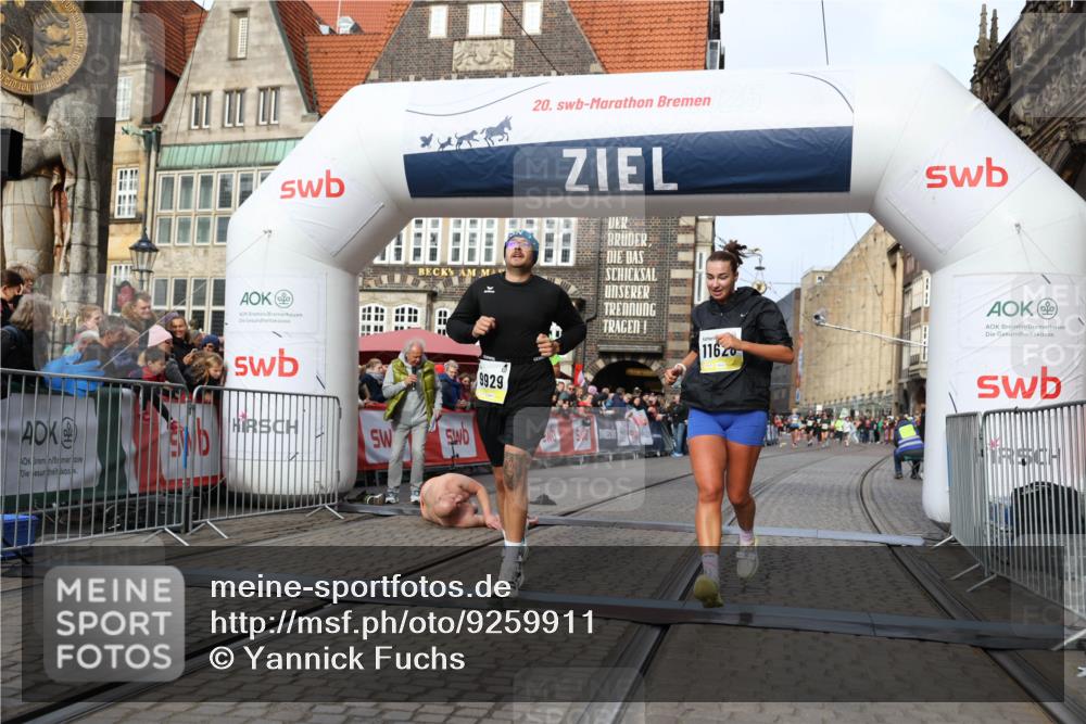 05.10.2025 - 20. swb-Marathon Bremen Yannick Fuchs http://msf.ph/oto/9259911 05.10.2025 10:48:03 Ziel 9929, 10089, 10266, 10929, 11187, 11628 meine-sportfotos.de