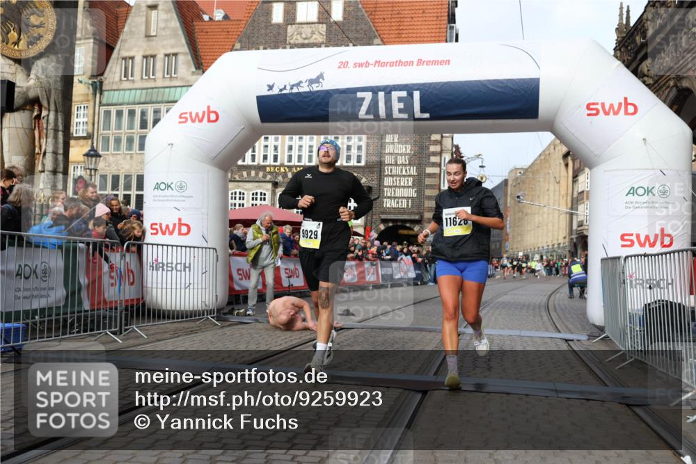 05.10.2025 - 20. swb-Marathon Bremen Yannick Fuchs http://msf.ph/oto/9259923 05.10.2025 10:48:03 Ziel 9929, 10089, 10266, 10929, 11187, 11628 meine-sportfotos.de