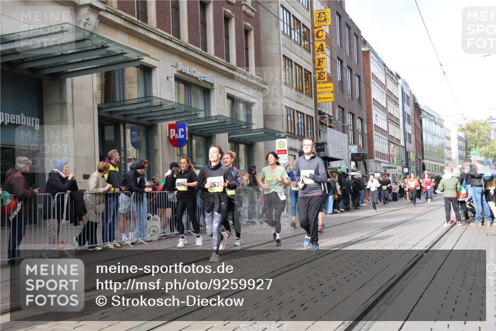 05.10.2025 - 20. swb-Marathon Bremen Strokosch-Dieckow http://msf.ph/oto/9259927 05.10.2025 11:00:11 Ziel 7178, 7215, 9173, 9177, 9271, 9272, 9531, 9858, 10063, 10067, 10071, 10079, 10217, 10406, 10492, 10504, 10518, 10794, 10872, 10930, 11003, 11034, 11063, 11071, 11162, 11255, 11263, 11424, 11511, 11534, 11595, 11610, 11619, 11699, 7178, 7215, 9173, 9177, 9271, 9272, 9531, 9858, 10063, 10067, 10071, 10079, 10217, 10406, 10492, 10504, 10518, 10794, 10872, 10930, 11003, 11034, 11063, 11071, 11162, 11255, 11263, 11424, 11511 meine-sportfotos.de
