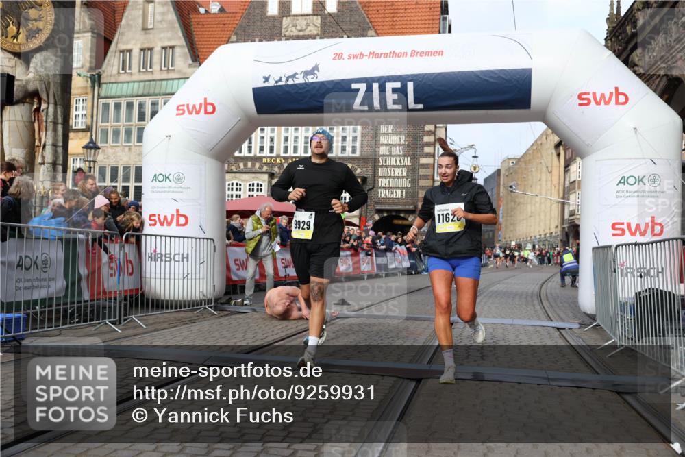 05.10.2025 - 20. swb-Marathon Bremen Yannick Fuchs http://msf.ph/oto/9259931 05.10.2025 10:48:03 Ziel 9929, 10089, 10266, 10929, 11187, 11628 meine-sportfotos.de