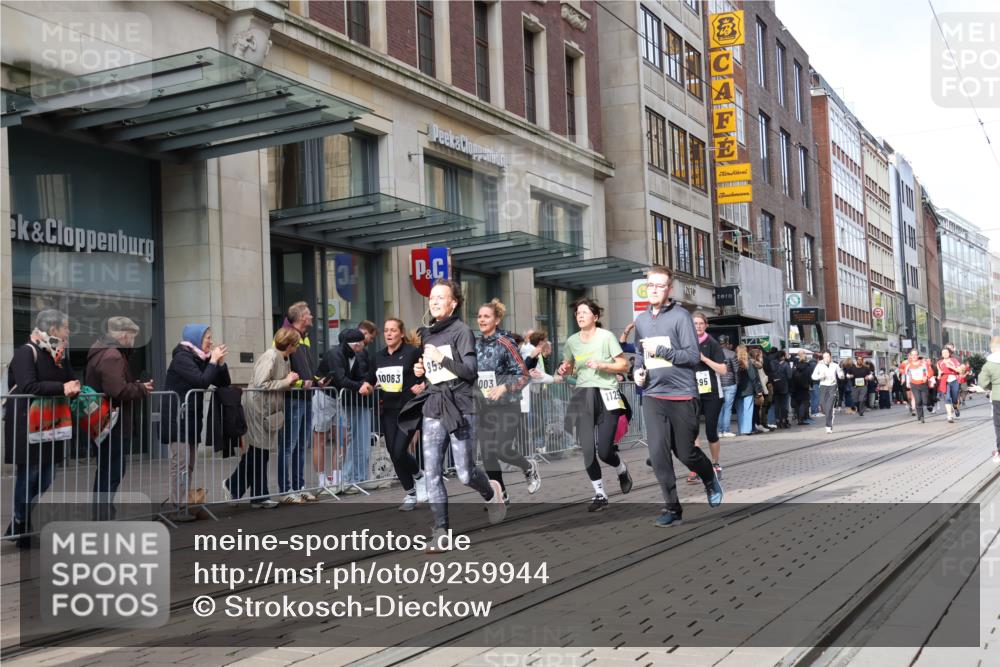 05.10.2025 - 20. swb-Marathon Bremen Strokosch-Dieckow http://msf.ph/oto/9259944 05.10.2025 11:00:11 Ziel 7178, 7215, 9173, 9177, 9271, 9272, 9531, 9858, 10063, 10067, 10071, 10079, 10217, 10406, 10492, 10504, 10518, 10794, 10872, 10930, 11003, 11034, 11063, 11071, 11162, 11255, 11263, 11424, 11511, 11534, 11595, 11610, 11619, 11699, 7178, 7215, 9173, 9177, 9271, 9272, 9531, 9858, 10063, 10067, 10071, 10079, 10217, 10406, 10492, 10504, 10518, 10794, 10872, 10930, 11003, 11034, 11063, 11071, 11162, 11255, 11263, 11424, 11511 meine-sportfotos.de