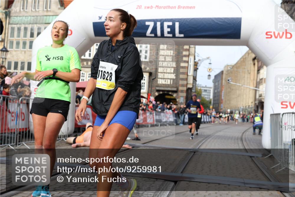 05.10.2025 - 20. swb-Marathon Bremen Yannick Fuchs http://msf.ph/oto/9259981 05.10.2025 10:48:04 Ziel 9929, 10089, 10266, 11187, 11628 meine-sportfotos.de