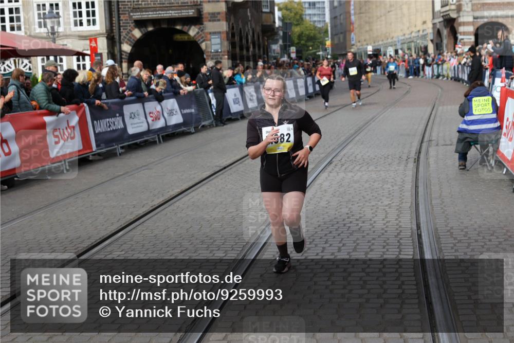 05.10.2025 - 20. swb-Marathon Bremen Yannick Fuchs http://msf.ph/oto/9259993 05.10.2025 11:18:10 Ziel 10808, 10949, 11082 meine-sportfotos.de