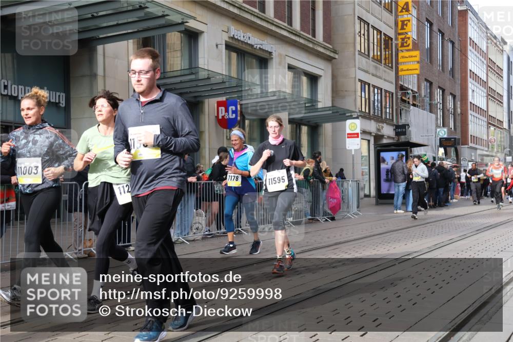 05.10.2025 - 20. swb-Marathon Bremen Strokosch-Dieckow http://msf.ph/oto/9259998 05.10.2025 11:00:13 Ziel 7178, 7215, 9173, 9177, 9271, 9272, 9531, 9858, 10063, 10067, 10071, 10079, 10217, 10504, 10518, 10794, 10872, 10901, 10930, 11003, 11034, 11071, 11162, 11255, 11424, 11511, 11534, 11595, 11610, 11619, 11699, 7178, 7215, 9173, 9177, 9271, 9272, 9531, 9858, 10063, 10067, 10071, 10079, 10217, 10504, 10518, 10794, 10872, 10901, 10930, 11003, 11034, 11071, 11162, 11255, 11424, 11511 meine-sportfotos.de