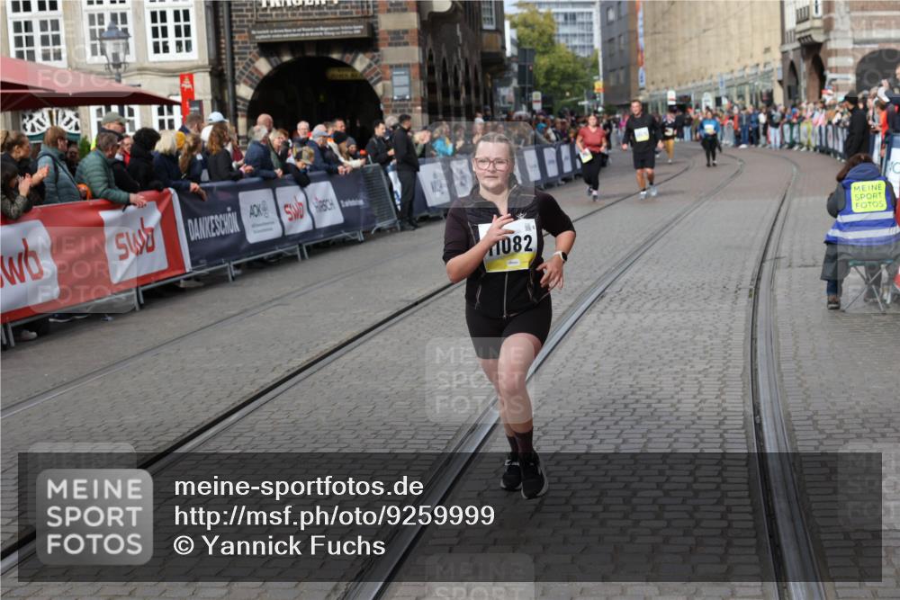05.10.2025 - 20. swb-Marathon Bremen Yannick Fuchs http://msf.ph/oto/9259999 05.10.2025 11:18:11 Ziel 10808, 10949, 11082 meine-sportfotos.de