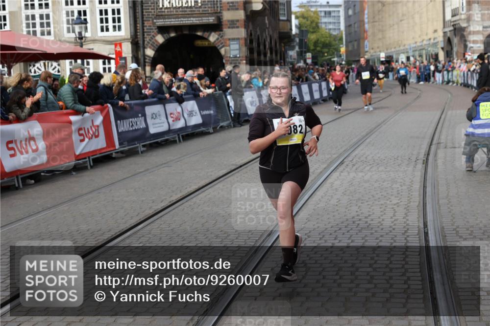 05.10.2025 - 20. swb-Marathon Bremen Yannick Fuchs http://msf.ph/oto/9260007 05.10.2025 11:18:11 Ziel 10808, 10949, 11082 meine-sportfotos.de