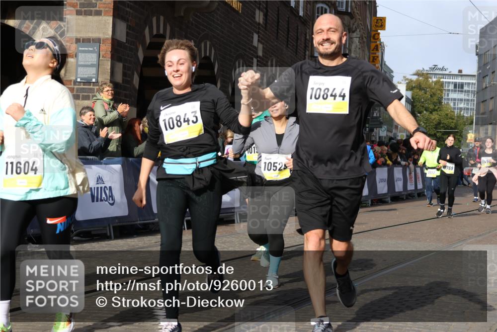 05.10.2025 - 20. swb-Marathon Bremen Strokosch-Dieckow http://msf.ph/oto/9260013 05.10.2025 11:05:42 Ziel 9335, 9423, 9907, 10197, 10529, 10619, 10769, 10843, 10844, 11455, 11604 meine-sportfotos.de