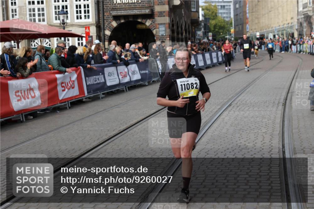 05.10.2025 - 20. swb-Marathon Bremen Yannick Fuchs http://msf.ph/oto/9260027 05.10.2025 11:18:11 Ziel 10808, 10949, 11082 meine-sportfotos.de