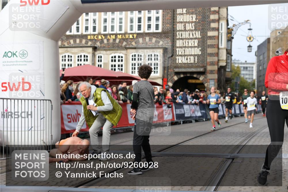 05.10.2025 - 20. swb-Marathon Bremen Yannick Fuchs http://msf.ph/oto/9260028 05.10.2025 10:48:10 Ziel 9240, 10266, 10392, 10818, 11187 meine-sportfotos.de