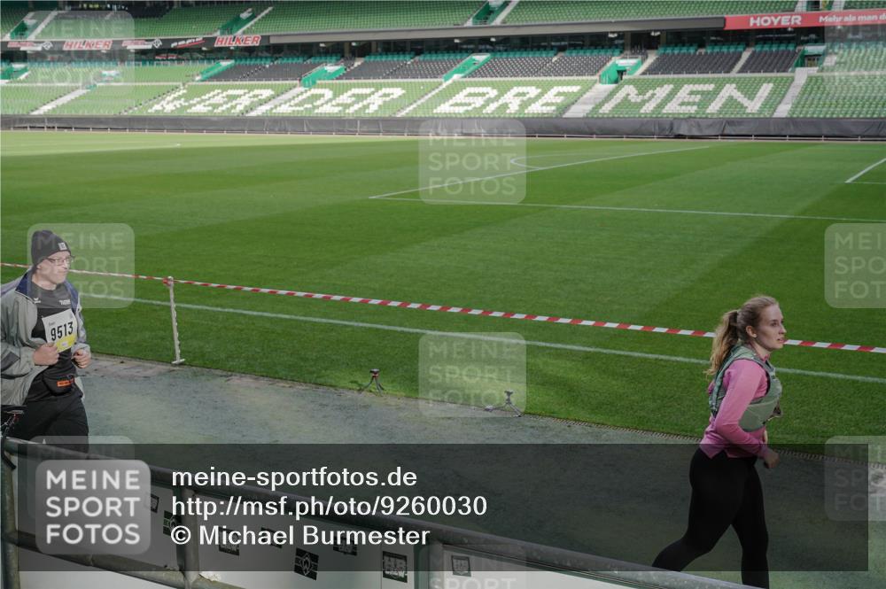 05.10.2025 - 20. swb-Marathon Bremen Michael Burmester http://msf.ph/oto/9260030 05.10.2025 10:49:32 Laufen im Stadion 9247, 9405, 9445, 9513, 9688, 9753, 9857, 10072, 10133, 10184, 10488, 10700, 10720, 10731, 11190, 11216, 11625, 11643, 10361, 10362, 11109, 11480 meine-sportfotos.de