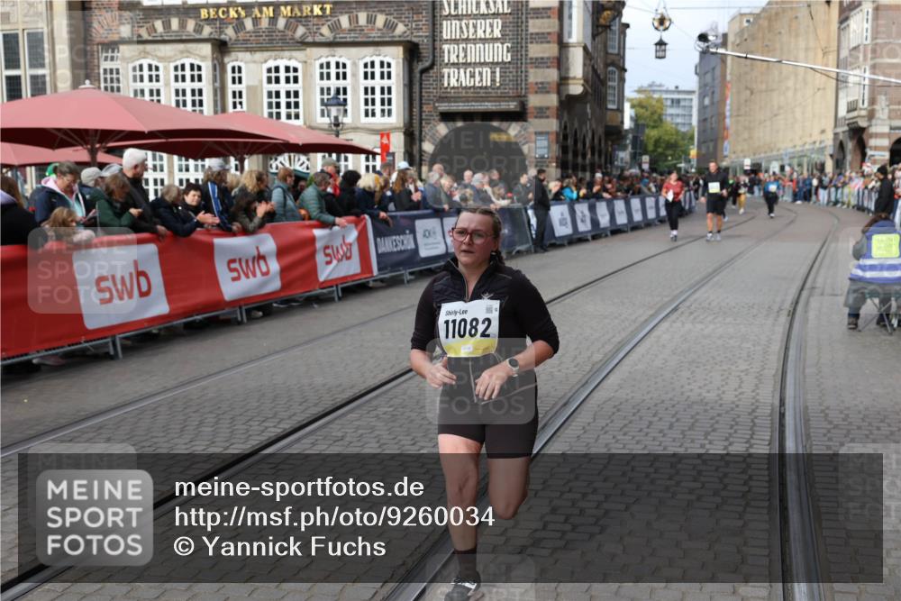 05.10.2025 - 20. swb-Marathon Bremen Yannick Fuchs http://msf.ph/oto/9260034 05.10.2025 11:18:11 Ziel 10808, 10949, 11082 meine-sportfotos.de