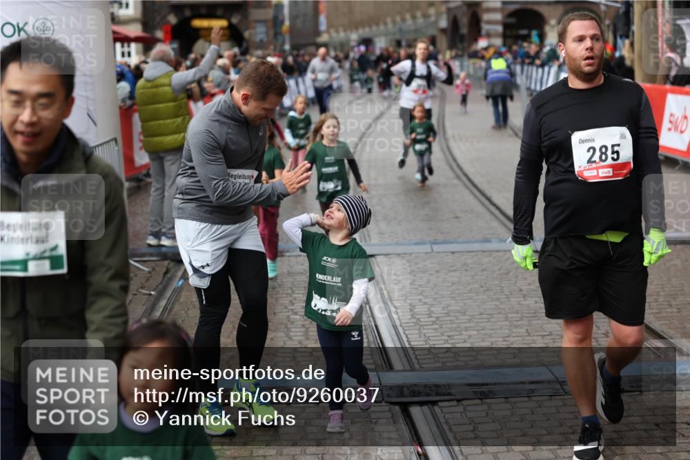 05.10.2025 - 20. swb-Marathon Bremen Yannick Fuchs http://msf.ph/oto/9260037 05.10.2025 15:23:33 Ziel 285, 709 meine-sportfotos.de