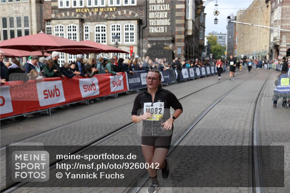 05.10.2025 - 20. swb-Marathon Bremen Yannick Fuchs http://msf.ph/oto/9260042 05.10.2025 11:18:11 Ziel 10808, 10949, 11082 meine-sportfotos.de