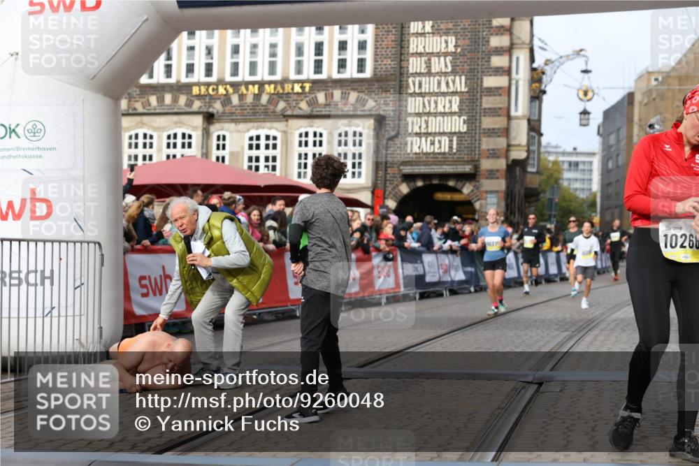 05.10.2025 - 20. swb-Marathon Bremen Yannick Fuchs http://msf.ph/oto/9260048 05.10.2025 10:48:10 Ziel 9240, 10266, 10392, 10818, 11187 meine-sportfotos.de