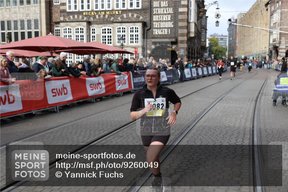 05.10.2025 - 20. swb-Marathon Bremen Yannick Fuchs http://msf.ph/oto/9260049 05.10.2025 11:18:11 Ziel 10808, 10949, 11082 meine-sportfotos.de
