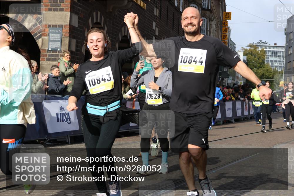 05.10.2025 - 20. swb-Marathon Bremen Strokosch-Dieckow http://msf.ph/oto/9260052 05.10.2025 11:05:42 Ziel 9335, 9423, 9907, 10197, 10529, 10619, 10769, 10843, 10844, 11455, 11604 meine-sportfotos.de