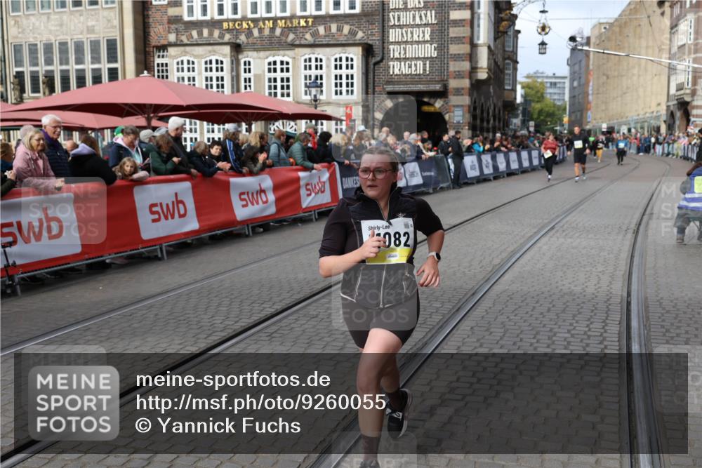 05.10.2025 - 20. swb-Marathon Bremen Yannick Fuchs http://msf.ph/oto/9260055 05.10.2025 11:18:11 Ziel 10808, 10949, 11082 meine-sportfotos.de