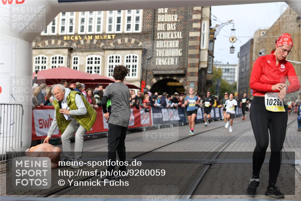 05.10.2025 - 20. swb-Marathon Bremen Yannick Fuchs http://msf.ph/oto/9260059 05.10.2025 10:48:10 Ziel 9240, 10266, 10392, 10818, 11187 meine-sportfotos.de