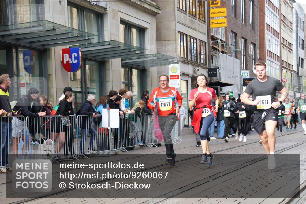 05.10.2025 - 20. swb-Marathon Bremen Strokosch-Dieckow http://msf.ph/oto/9260067 05.10.2025 11:00:18 Ziel 7178, 7215, 9173, 9177, 9271, 9272, 9327, 9389, 9531, 9827, 9858, 10063, 10067, 10071, 10079, 10182, 10217, 10504, 10518, 10571, 10690, 10794, 10872, 10901, 10930, 11003, 11034, 11071, 11162, 11255, 11511, 11534, 11595, 11610, 11619, 7178, 7215, 9173, 9177, 9271, 9272, 9327, 9389, 9531, 9827, 9858, 10063, 10067, 10071, 10079, 10182, 10217, 10504, 10518, 10571, 10690, 10794, 10872, 10901, 10930, 11003, 11034, 11071, 11162, 11255, 11511 meine-sportfotos.de