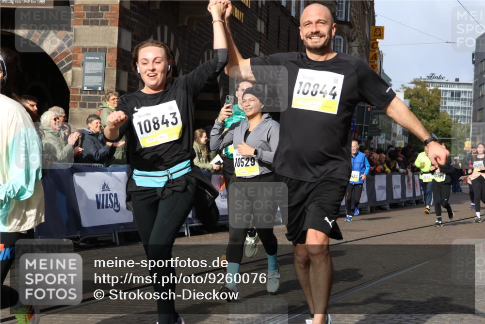 05.10.2025 - 20. swb-Marathon Bremen Strokosch-Dieckow http://msf.ph/oto/9260076 05.10.2025 11:05:43 Ziel 9335, 9423, 9907, 10197, 10529, 10619, 10769, 10843, 10844, 11455, 11604 meine-sportfotos.de