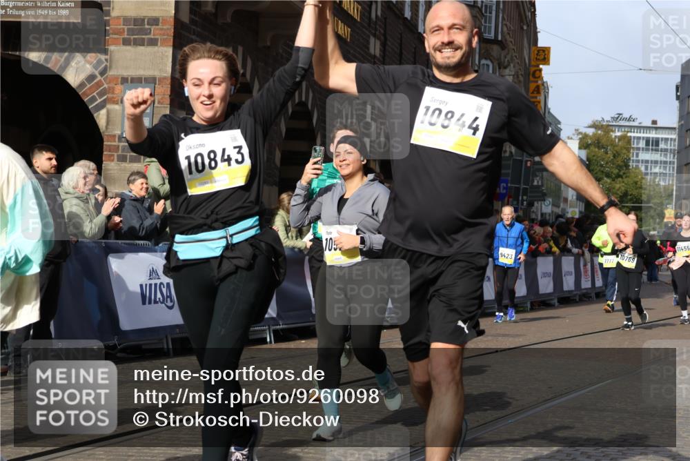 05.10.2025 - 20. swb-Marathon Bremen Strokosch-Dieckow http://msf.ph/oto/9260098 05.10.2025 11:05:43 Ziel 9335, 9423, 9907, 10197, 10529, 10619, 10769, 10843, 10844, 11455, 11604 meine-sportfotos.de