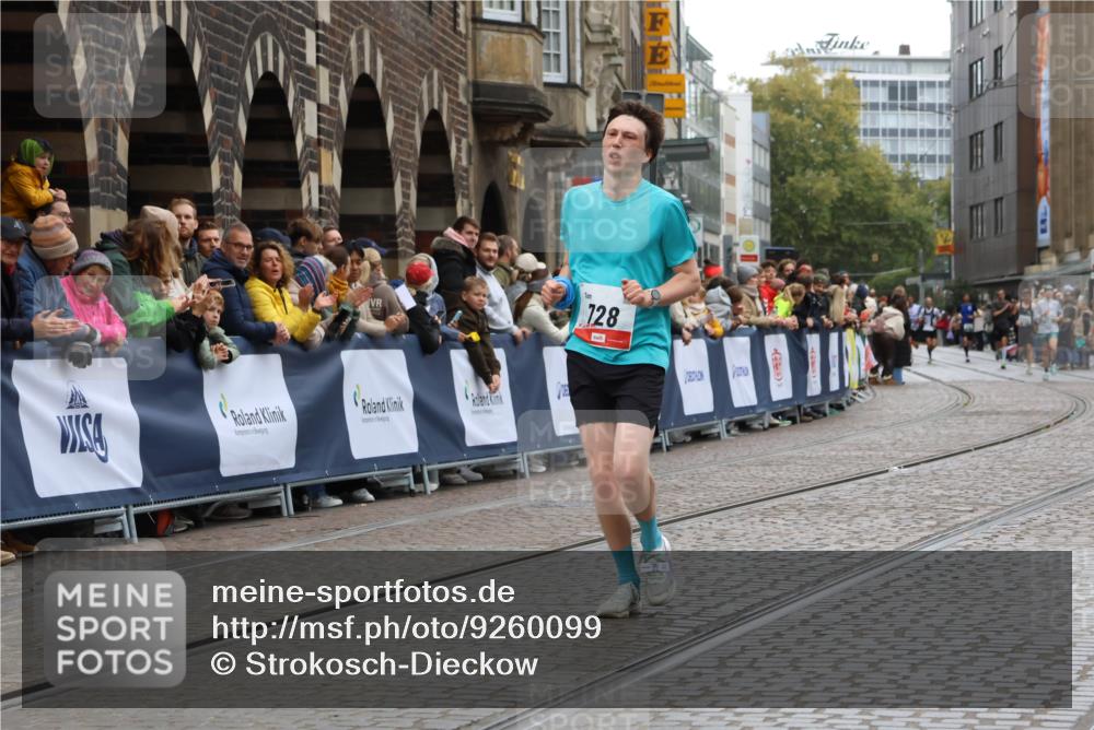 05.10.2025 - 20. swb-Marathon Bremen Strokosch-Dieckow http://msf.ph/oto/9260099 05.10.2025 12:56:26 Ziel 221, 728, 2135 meine-sportfotos.de