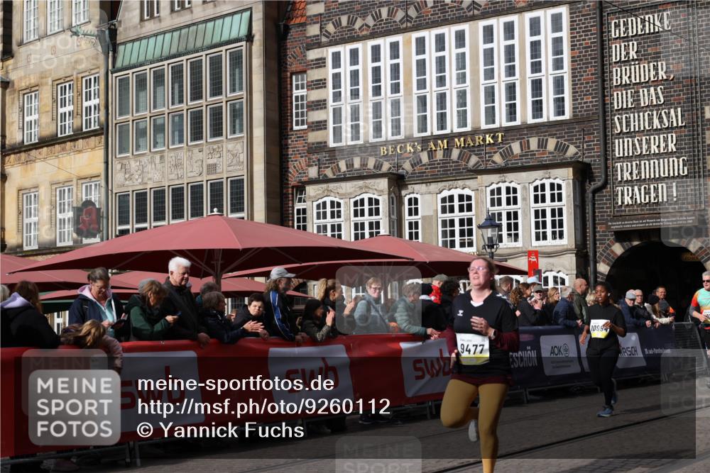 05.10.2025 - 20. swb-Marathon Bremen Yannick Fuchs http://msf.ph/oto/9260112 05.10.2025 11:18:20 Ziel 9465, 9477, 10575 meine-sportfotos.de