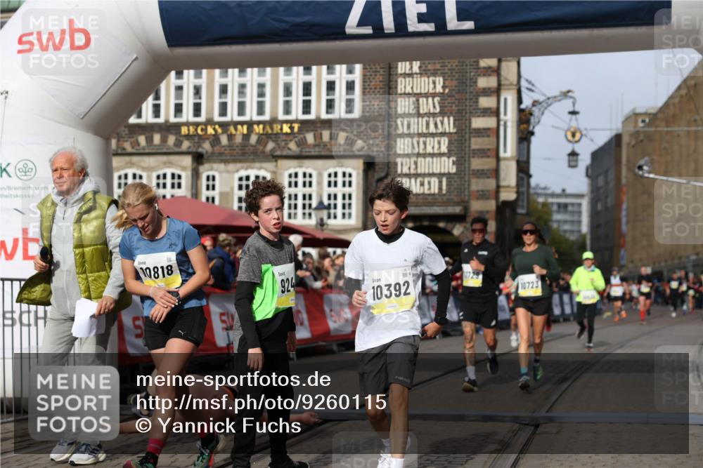 05.10.2025 - 20. swb-Marathon Bremen Yannick Fuchs http://msf.ph/oto/9260115 05.10.2025 10:48:14 Ziel 9240, 10392, 10428, 10723, 10818, 11299 meine-sportfotos.de
